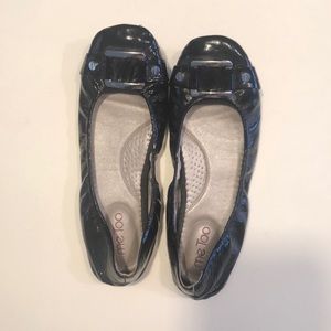 Me Too black patent leather ballet flats size 8